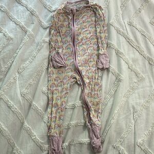 6-12 mo Little Sleepies. So cute! 🌈